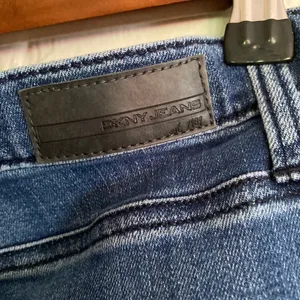 DKNY jeans Soho 800 t women's size 16 Length 39 inseam 38 rise 10 thumbnail 3