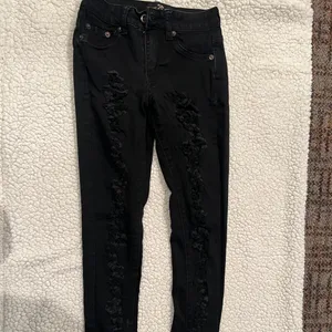 Lulus Black ripped skinny jeans thumbnail 2