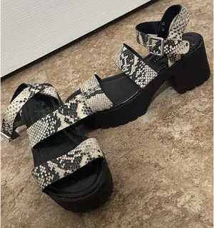 Madden Girl Platform Sandals thumbnail 1
