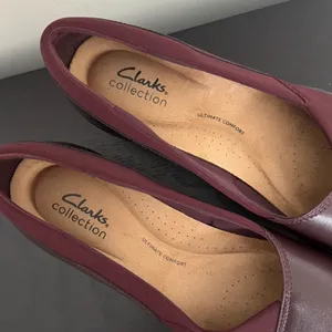 Clarks Women's Suttyn Walk‎ Leather Cushioned Wedge Heel Pumps Wine Size 12 M thumbnail 3