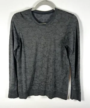 Lululemon Gray camo Breeze By Long Sleeve Women’s Size Medium Athletic Running‎ thumbnail 1