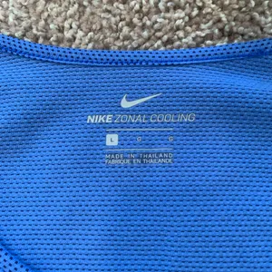 Womens Nike zonal cooling top crew neck long sleeve large thumbnail 2