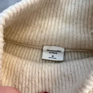 Abercrombie & Fitch Ivory Funnel Neck Ribbed Knit Pullover Sweater Size Medium thumbnail 7