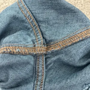 Old Navy Distressed Dark Blue Jeans thumbnail 6