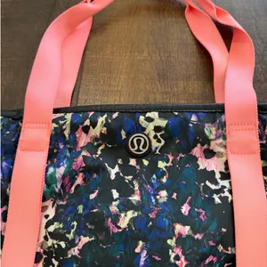 Lululemon Floral Print Tote Bag Pink Straps Gym Travel Beach Bag thumbnail 4