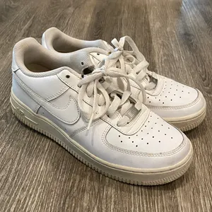 Nike Air Force 1 AF1 low sneakers white youth 5.5 women’s 7.5 thumbnail 2
