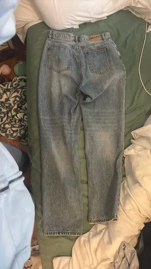 White fox Boutique straight leg jeans thumbnail 2