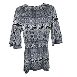 White House Black Market Black White V-Neck 3/4‎ Bell Sleeve Mini Dress Size 4P thumbnail 2