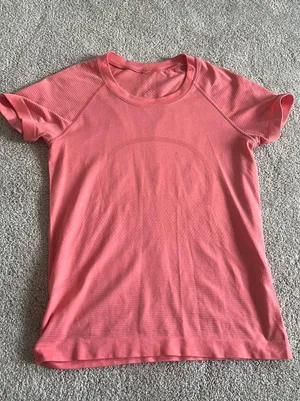 Lululemon Swiftly Tech Short Sleeve 2.0 thumbnail 1
