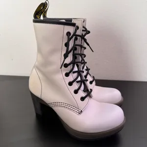 Dr Martens Darcie Heels White Leather Lace‎ Up Boots Size 7 Statement Chunky thumbnail 10