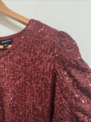 Torrid Burgundy Sequin Short Sleeve Going out Top Ruched Sleeves Keyhole Back 1X thumbnail 5