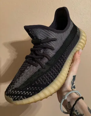 Yeezy Boost 350 V2 ‘Carbon’ thumbnail 1