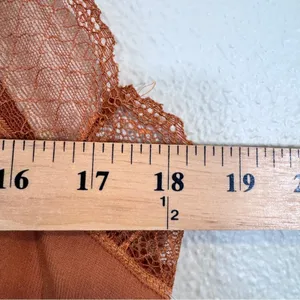 Built By Dreamers Orange Lace Trim Camisole Top Women M Feminine Delicate Blouse thumbnail 4