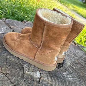 UGG Australia Classic Short suede Boots size 6 thumbnail 3