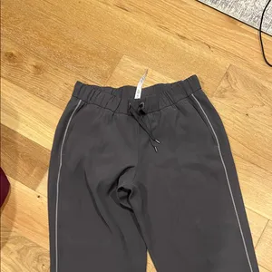 Lululemon On‎ the Right Track Pant 8 thumbnail 4