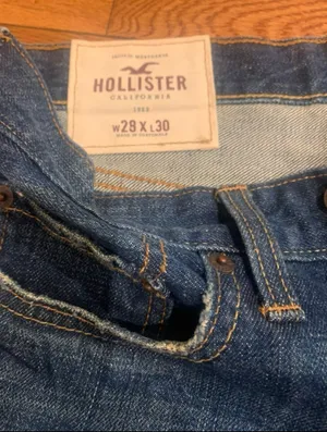 Classic Hollister Slim Straight button-fly medium wash Jeans | W28 x L30 thumbnail 6
