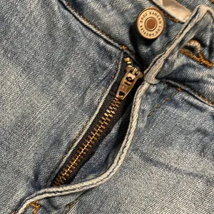 Women’s size 5/26 KANCAN fair used condition. stretchy distressed & stonewashed. thumbnail 4