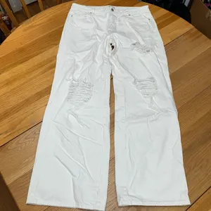 PacSun Low Rise Baggy White Distressed Wide Leg Jeans Womens Size 31 860SP241973 thumbnail 1