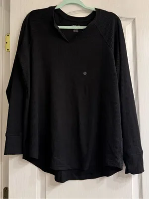 American Eagle Outfitters AE Black Long-Sleeve Waffle Plush Tee Shirt - size XL thumbnail 1