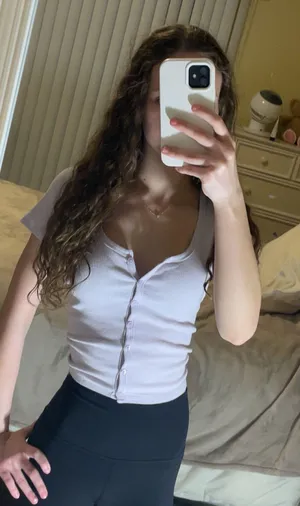Hollister Top thumbnail 1