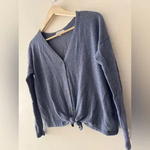 American Eagle V Neck Oversized Tie Front Button‎ Sweater thumbnail 2