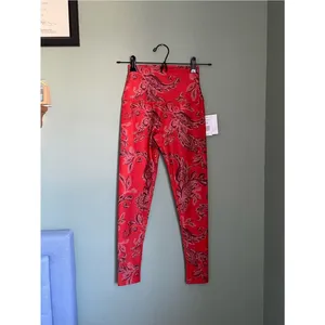 New Beyond Yoga Papai Chai Paprika Paisley Softmark High Waisted Legging Size XS thumbnail 2