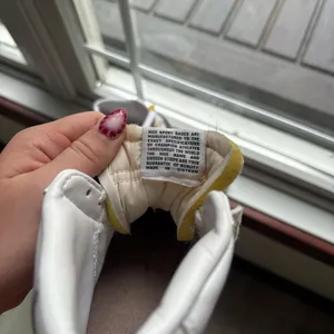 Nike Blazer Mid '77 white and dusty pink sneakers thumbnail 4