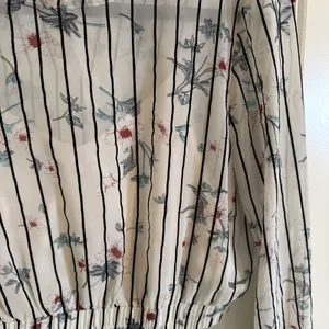 A'gaci Nude Sheer Cropped Floral Fairy Shirt Women's Medium Y2K Boho thumbnail 2