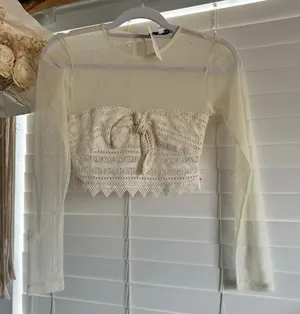 Source Unknown Cream Lace Crochet Mesh Long Sleeve Crop Top Size Small boho romantic NWT thumbnail 1