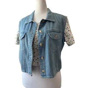 Vintage ‘80s Sasson Floral Cotton & Denim Button Front Short Sleeve Crop Top thumbnail 3