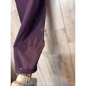 Victoria’s secret Victoria Sport Knockout Mesh Panel Capri Leggings Women’s Larg thumbnail 4