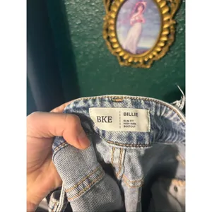 BKE Billie Slim Fit High Rise Bootcut Leg Light Jeans Sz 28 thumbnail 3