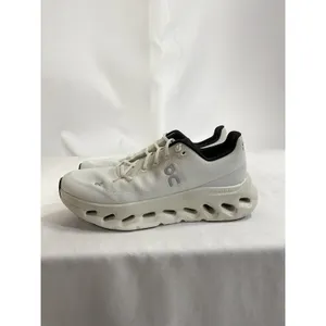 On Cloudtilt Low Top White Polyester Sneakers Size 9 *FIRM ON PRICE. thumbnail 3