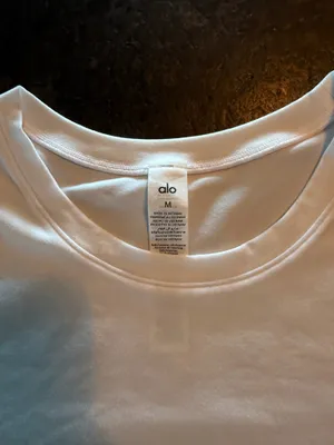 Alosoft Crop Alo Yoga Finesse Short Sleeve thumbnail 2