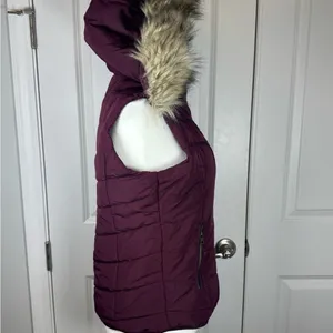 Aéropostale Sherpa Lined Puffer Vest Medium Burgundy Faux Fur Hood Winter thumbnail 2
