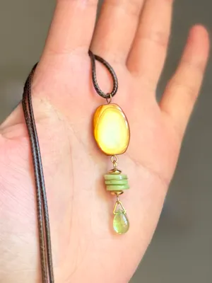 Handmade beautiful natural shell beads chic retro fairy whimsy necklace🌳🧡 thumbnail 1
