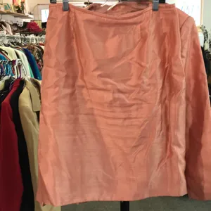 Size 12 two-piece skirt suit lined & lightweight thumbnail 5