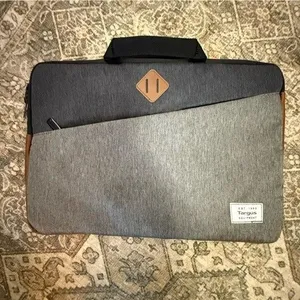 NEW Targus 15.6" Strata II Laptop Sleeve with Handles - TSS937 thumbnail 5