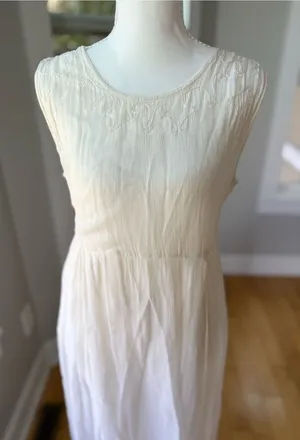 Vintage Diamond Dresses Ivory Floral Embroidered Tie Back Sleeveless Maxi Dress thumbnail 1