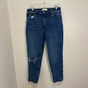 Abercrombie‎ & Fitch The Mom High Rise Distressed Jeans Blue 29/8 Medium Wash thumbnail 2