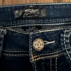 Silver Jeans Co Suki Surplus Mid Rise Bootcut Jeans thumbnail 3