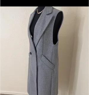Zara Cream Trousers with Gray Sleeveless Coat thumbnail 5