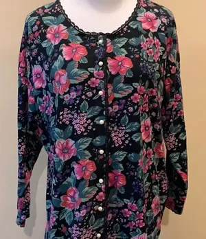 Vintage Gold label Victoria’s Secret sleep shirt thumbnail 1