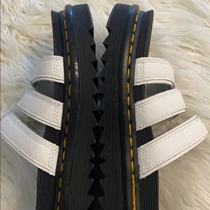 Dr. Martens Black and White Sandals size 7 BNWOT see all photos thumbnail 9
