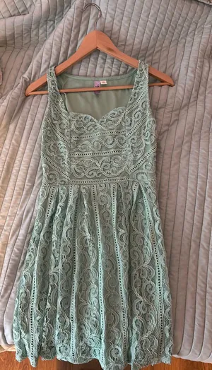 Alya Green Lace Dress thumbnail 1