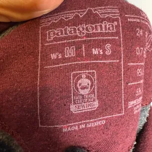Patagonia P-6 Logo Uprisal Hoodie Women’s M Burgundy Pullover Sweatshirt thumbnail 6