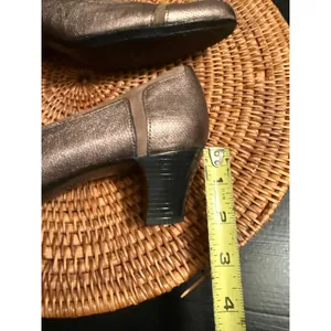 Munro‎ American Womens Metallic Bronze Suede Trim Pumps Heels M276348 Size 7 M thumbnail 2