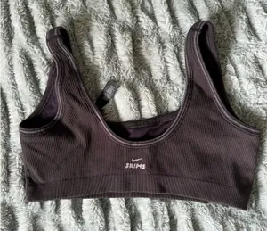 Skims nike bra  thumbnail 1