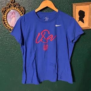Nike Womens USA Soccer Shirt Size Large thumbnail 1