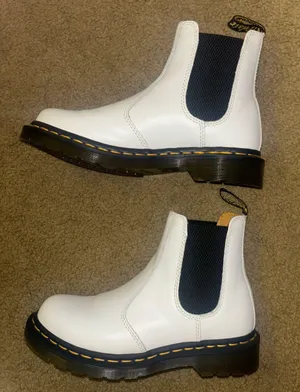 Dr. Martens Chelsea Boots thumbnail 1